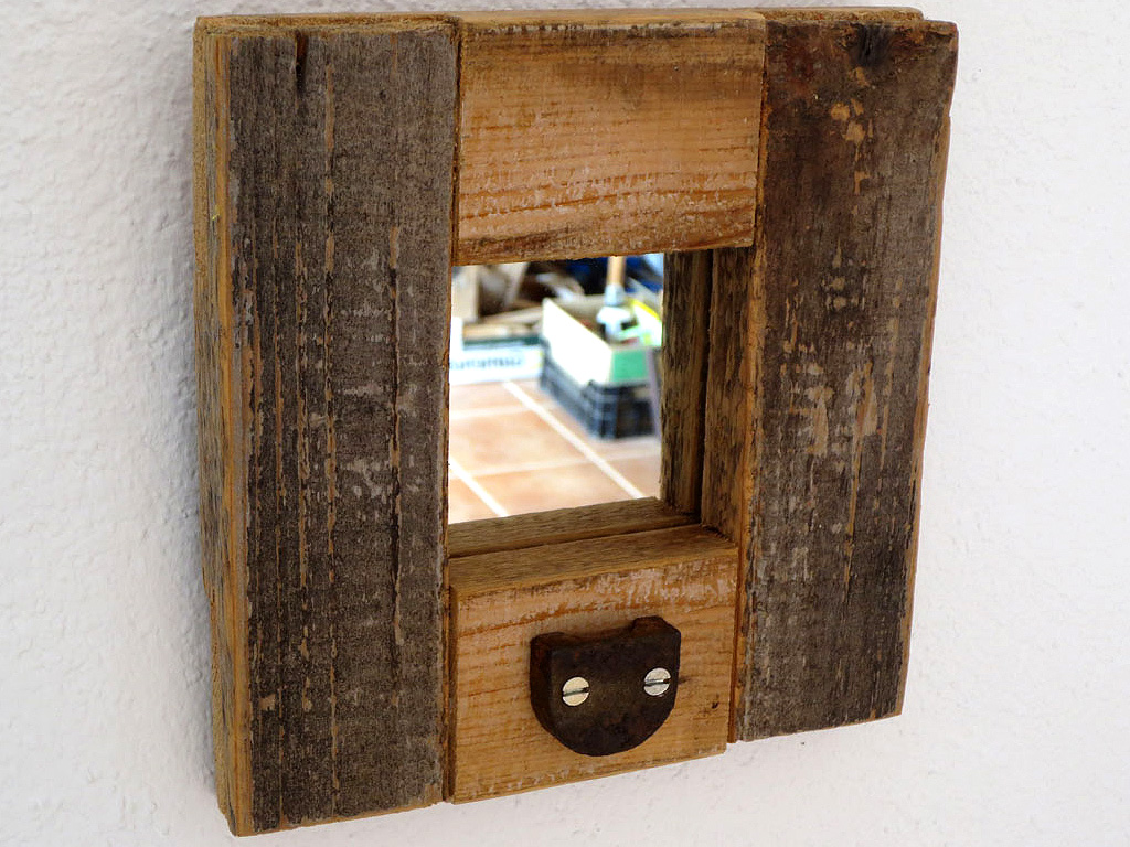 Mirror rustic assembly with latch