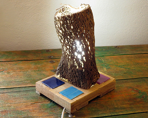 Lámpara fibra con cuatro cerámicas de colores