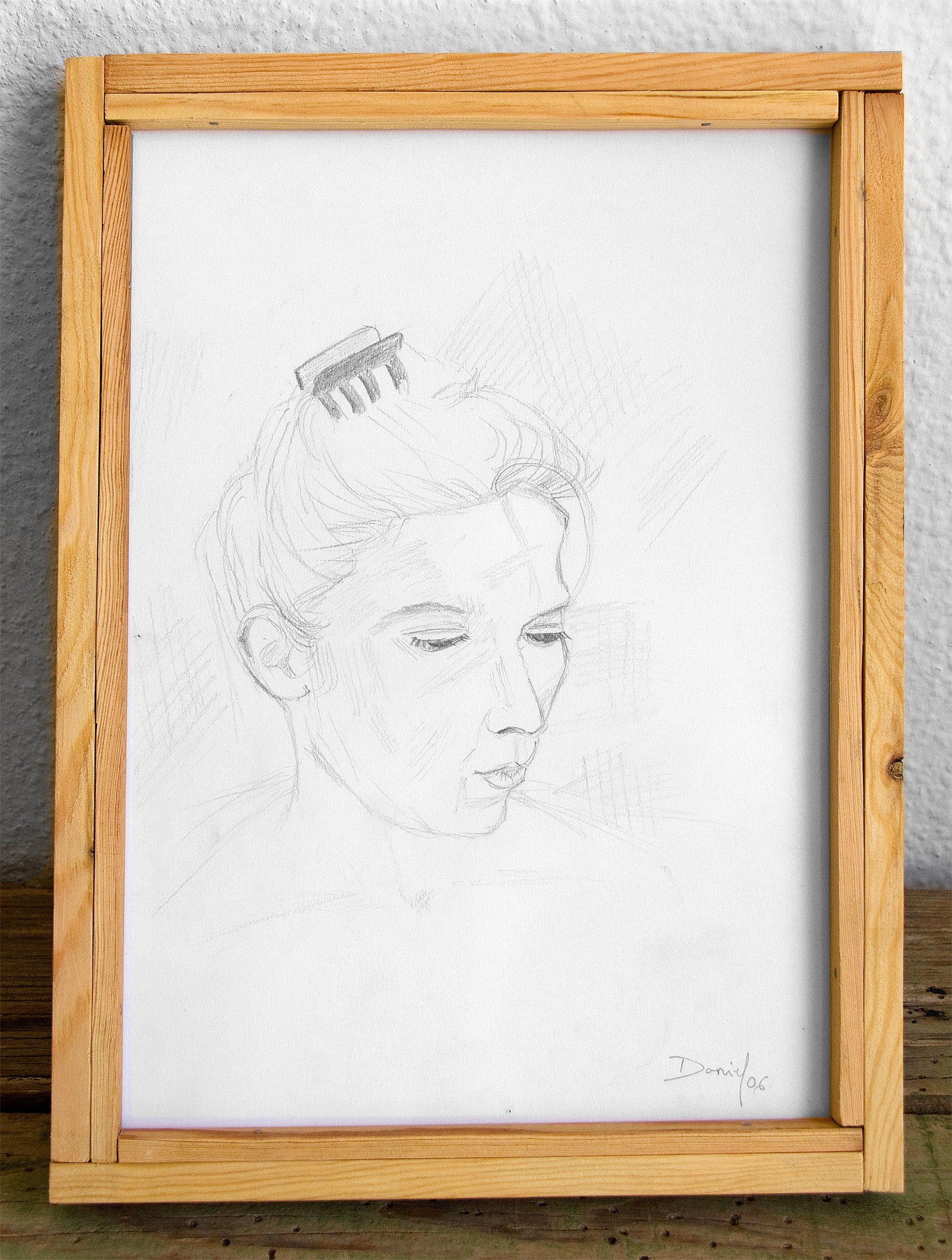 Retrato con pinza de pelo