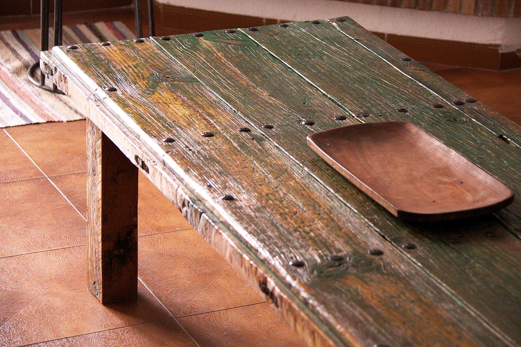 Table red and green 1