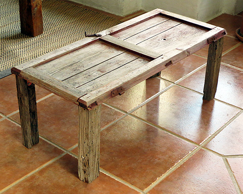 Mesa auxiliar contraventana