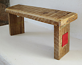Yoga bench with ceramics red and green